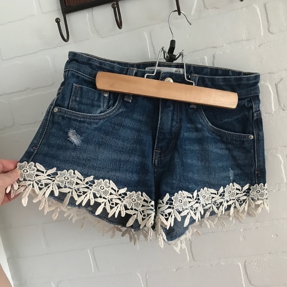 Zara Trafaluc Mini shorts Jeans Blue Denim Boho Country Festival Crochet Sz 0 - Picture 3 of 8